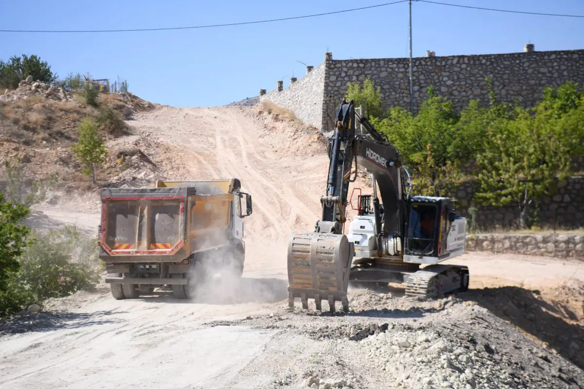 Yeşilyurt’ta Ulaşım Yatırımları Hız Kesmeden Sürüyor