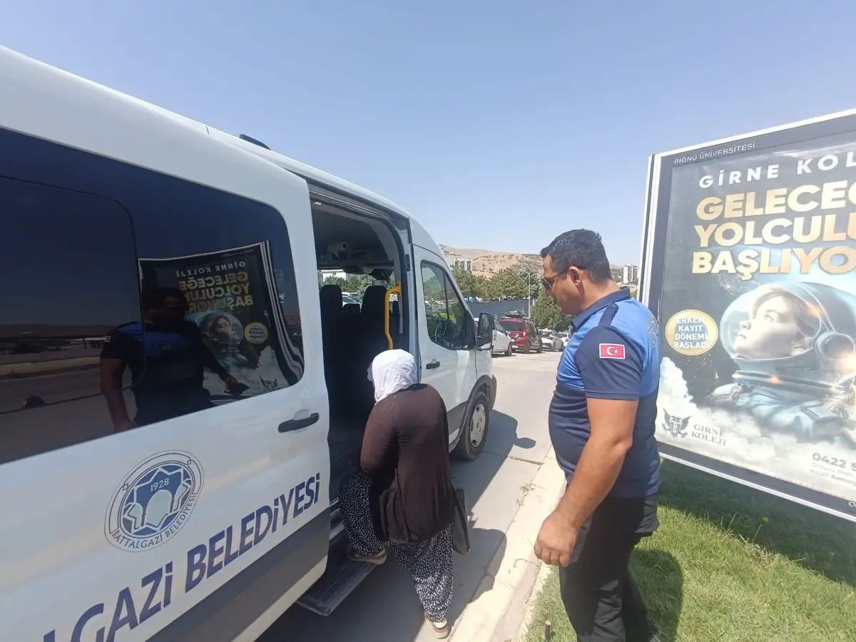 Hastane Çevresinde Dilencilere Zabıta Operasyonu: 3 Kişi Yakalandı